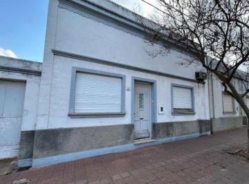 Casa · 180m² · 4 Ambientes · Casa en Barrio San Martin