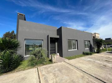 Casa · 150m² · 4 Ambientes · 2 Cocheras · Casa en Barrio Lagos de San Eliseo