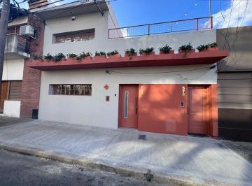 Casa de 5 ambientes, Rosario · Hermosa Casa de Diseño Reciclada con Quincho y Pileta