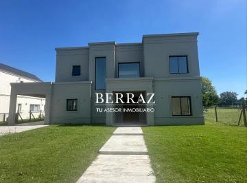Casa · 241m² · 5 Ambientes · 1 Cochera · Casa Venta 4 Dorm. Barrio Chateau Lote de 863 m² Pilar
