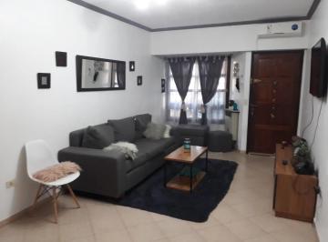 Casa · 90m² · 4 Ambientes · 1 Cochera · Hermoso Duplex de 4 Ambientes con Cochera Patio y Parrilla