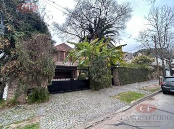 Casa · 200m² · 5 Ambientes · 4 Cocheras · Venta Terreno en El Sector Mas Exclusivo de Vicente López