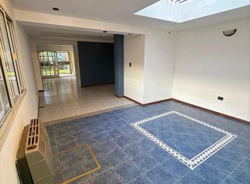 Casa · 147m² · 6 Ambientes · 2 Cocheras · Venta. Casa de 3 Dorm. - Galería con Parrillero. España y Hospitales, Rosario