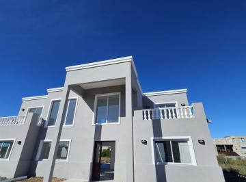 Casa · 190m² · 7 Ambientes · 2 Cocheras · Casa en Venta - 5 Dorm. 4 Baños - Cochera - Barrio Ecuestre, Costa Esmeralda