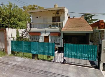Departamento de 3 ambientes, Esteban Echeverría · Departamento 1° Piso por Escalera