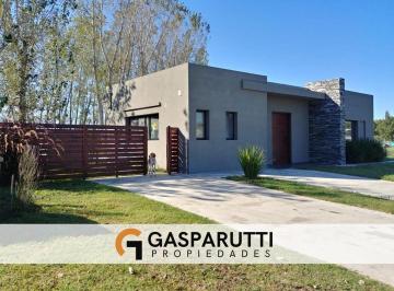 Casa · 167m² · 4 Ambientes · 4 Cocheras · Casa en Venta en San Matías con Pileta
