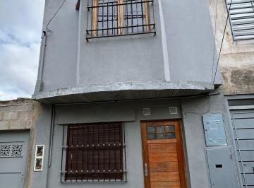 Casa de 3 ambientes, La Matanza · Dúplex 3 Amb Mediano Al Frente en Villa Luzuriaga