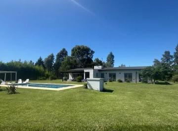 Casa · 150m² · 4 Ambientes · Casa en Venta - 3 Dorm. 2 Baños - 11.250 m² - San Miguel del Monte