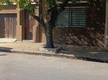 Casa · 179m² · 4 Ambientes · 1 Cochera · Venta de Casa 3 Dorm. Semi Centrica Tandil