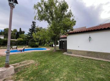 Casa · 292m² · 9 Ambientes · 1 Cochera · Alquiler Casa Huerto del Sol Lujan de Cuyo Pileta