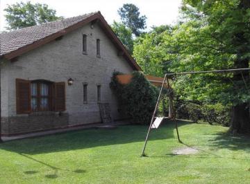 Quinta vacacional · 200m² · 4 Ambientes · Casa Quinta Ubicada Sobre Tres Lotes Que Suman Aproximadamente 1500 m²
