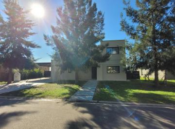 Casa · 210m² · 6 Ambientes · 4 Cocheras · Venta Casa en Country El Naudir Aguas Privadas