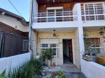 Casa de 4 ambientes, Vicente López · PH 4 Ambientes Sin Muebles con Garage, Patio y Terraza en Olivos