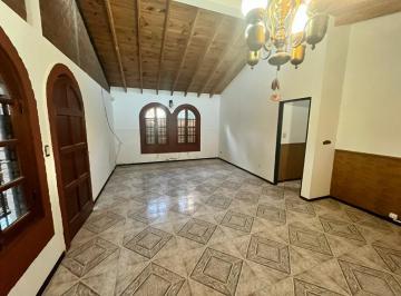 Casa de 5 ambientes, Carrodilla · Casa en Alquiler en Barrio Huerto del Sol