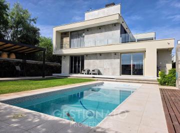 Casa de 3 ambientes, Maipú · Casa de Categoría en Venta