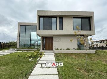 Casa · 302m² · 5 Ambientes · Casa en Venta en El Naudir, Escobar, G. B. a. Zona Norte