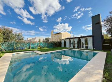 Casa · 120m² · 4 Ambientes · 2 Cocheras · Jose Hernandez Al 2700