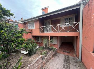 Casa · 117m² · 6 Ambientes · 1 Cochera · Casa en Alquiler de 2 Dorm. y Estudio en Colinas de Velez Sarsfield