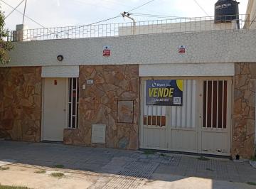 Casa de 5 ambientes, Rosario · Venta/permuta Casa Dos Dorm. Cochera. Zona Sur
