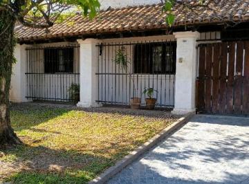 Casa · 138m² · 7 Ambientes · 2 Cocheras · Casa en Barrio Juan B. Teran 3 Dorm.