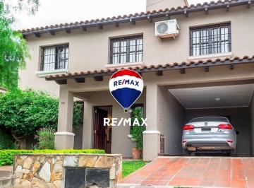 Casa · 190m² · 8 Ambientes · 1 Cochera · Casa 4 Dorm. Venta B° Tres Cerritos