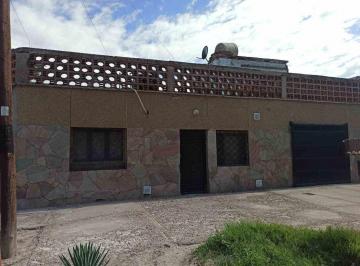 Casa · 102m² · 4 Ambientes · 1 Cochera · Venta de Casa en Las Heras
