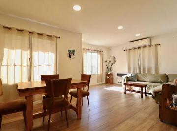 Casa · 266m² · 4 Ambientes · 1 Cochera · Venta Terreno con Dos Casas en Pablo Nogues