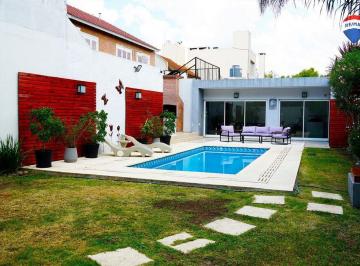 Casa · 37m² · 1 Ambiente · Casa con Pileta en Lomas de Zamora