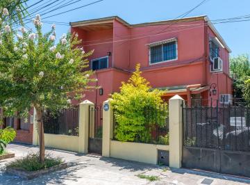 Casa · 157m² · 5 Ambientes · 1 Cochera · Casa Multifamiliar C/ Jardin en Venta, San Fernando