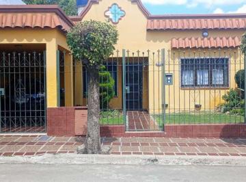 Casa · 121m² · 4 Ambientes · 1 Cochera · Venta Casa 3 Dorm. Pileta Villa Cabrera