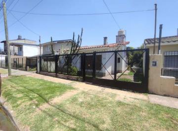 Casa · 84m² · 3 Ambientes · 2 Cocheras · Venta Casa 3 Amb Apto Credito Bancario Grand Bourg
