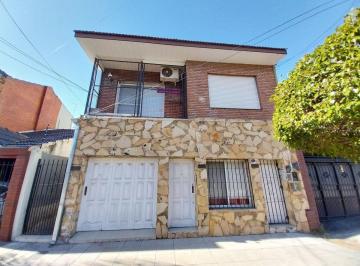 Casa · 137m² · 4 Ambientes · 1 Cochera · Venta de Imperdible Casa 2 Plantas en Avellaneda