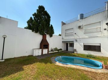 Casa · 239m² · 5 Ambientes · 2 Cocheras · Casa 6 Amb - Cochera - Jardin en Venta en Avellaneda
