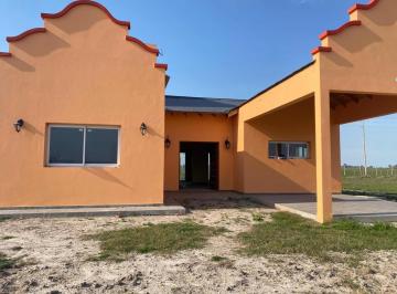 Casa · 120m² · 3 Ambientes · 2 Cocheras · Casa en Venta - 2 Dorm. 2 Baños - Cochera - 1000 m² - Campos de La Enriqueta, La Plata