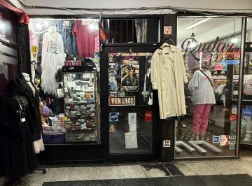 Local comercial , Morón · Venta Local Comercial en Galeria
