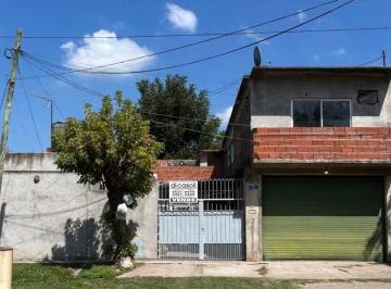 Bodega-Galpón de 1 ambiente, Moreno · Galpón con Vivienda Sobre Lote de 200 m², Ideal Para Depósito.