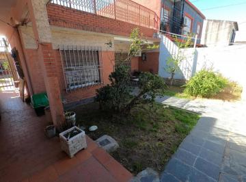 Casa · 188m² · 4 Ambientes · Casa en Venta - 3 Dorm. 2 Baños - 300 m² - Rafael Castillo
