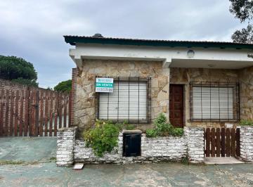 Casa · 104m² · 3 Dormitorios · Chalet de 4 Amb