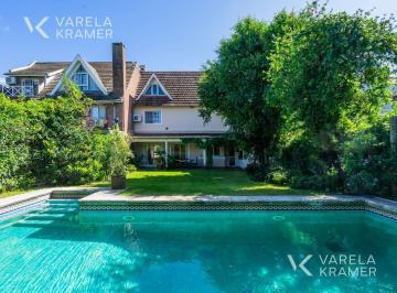 Casa · 195m² · 6 Ambientes · 3 Cocheras · Casa en Venta en Barrio Cerrado La Candelaria San Isidro