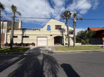 Casa · 360m² · 6 Ambientes · 1 Cochera · Casa en Castelar