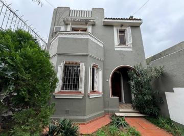 Casa · 224m² · 5 Ambientes · 1 Cochera · Alquiler Casa 4 Amb. con Escritorio, Jardín Quincho y Cocher