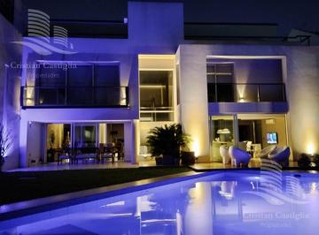 Casa · 400m² · 7 Ambientes · 3 Cocheras · Venta - Casa 7 Ambientes, Dependencia, Balcón, Jardín, Pileta - Ramos Mejia Norte