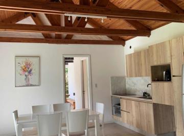 Quinta vacacional · 200m² · 4 Ambientes · 3 Cocheras · Quinta en Venta - 3 Dorm. 3 Baños - 200 m² - Bragado