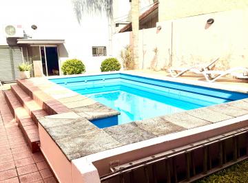 Casa de 4 ambientes, Tres de Febrero · Venta Casa 4 Amb. C/ Garaje Parque y Pileta con Quincho