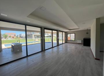 Casa · 260m² · 4 Ambientes · 3 Cocheras · Casa en Venta en Lagoon Pilar Barrio Cerrado