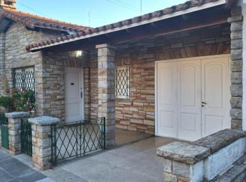Casa · 106m² · 4 Ambientes · 2 Cocheras · Casa en Venta - 3 Dorm. 2 Baños - Cochera - 173 m² - Miramar