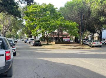 Casa · 5 Ambientes · 2 Cocheras · Casa Zona Centro San Bernardo Acepta Permuta