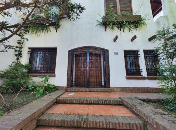 Casa · 450m² · 5 Ambientes · 1 Cochera · Casa en Venta con Cochera y Pileta