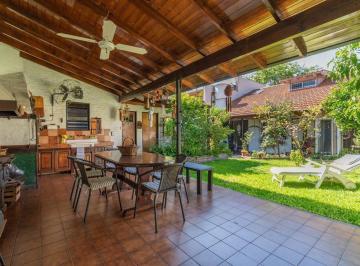 Casa · 161m² · 4 Ambientes · 3 Cocheras · Venta Florida Quincho Cochera 3 Autos Jardin Escr