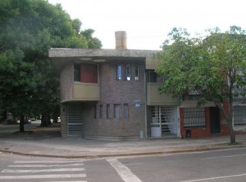 Casa · 84m² · 4 Ambientes · Venta de Casa Planta Alta Dos Dorm.
